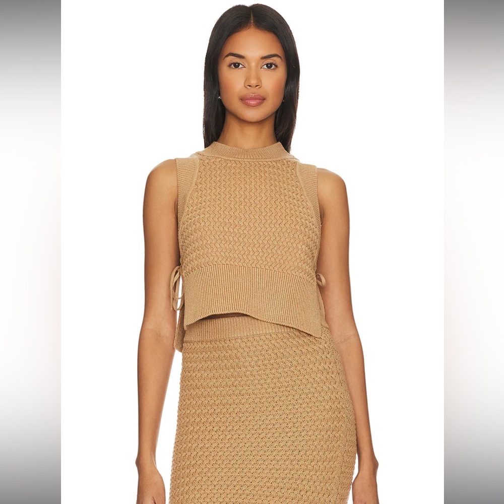 House of Harlow 1960 Camel Knit Sleeveless Crop Top